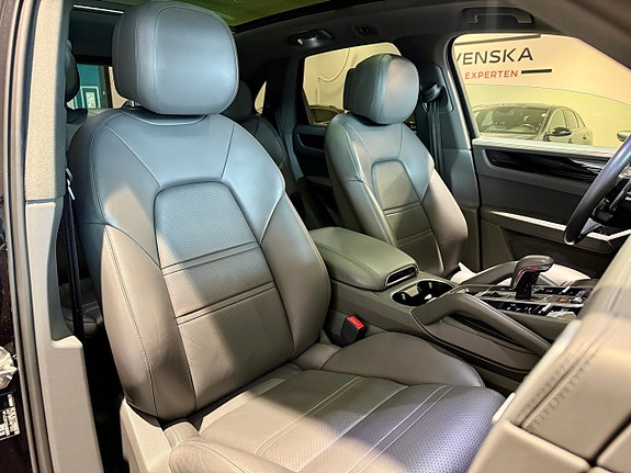 Porsche Cayenne S 11 of 30