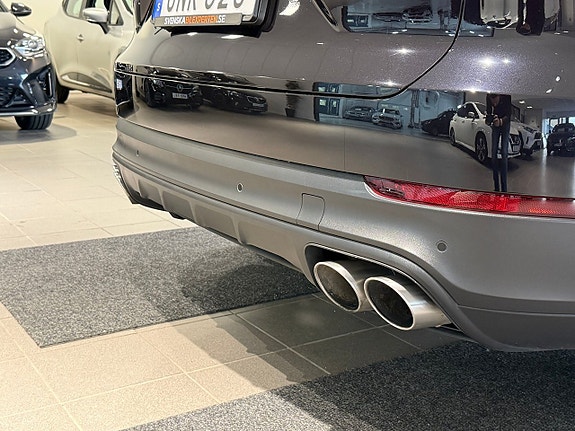 Porsche Cayenne S 9 of 30