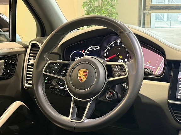Porsche Cayenne S 16 of 30