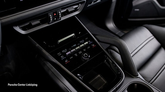 Porsche Cayenne 14 of 25