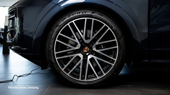 Porsche Cayenne 9 of 25