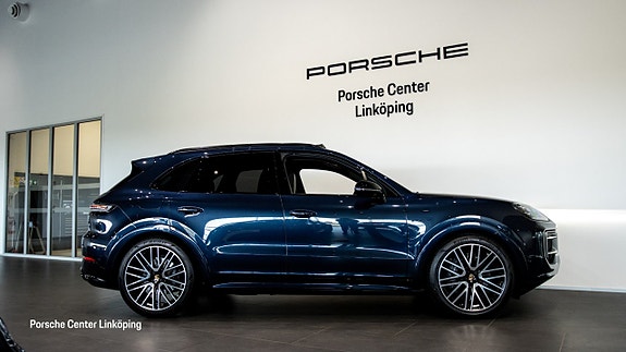 Porsche Cayenne 3 of 5