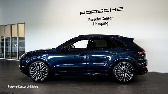 Porsche Cayenne 4 of 5