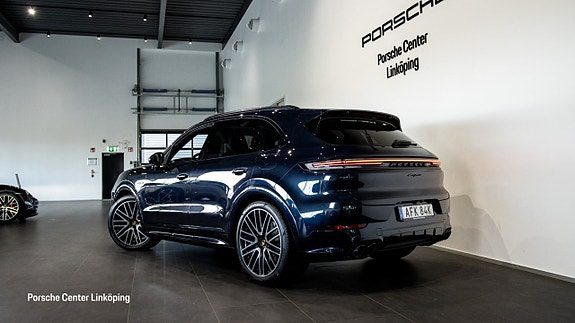 Porsche Cayenne 5 of 5