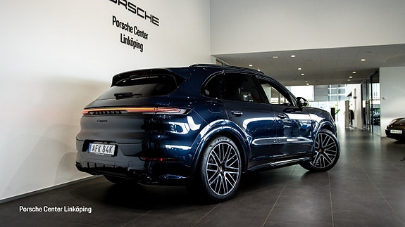 Porsche Cayenne 8 of 25