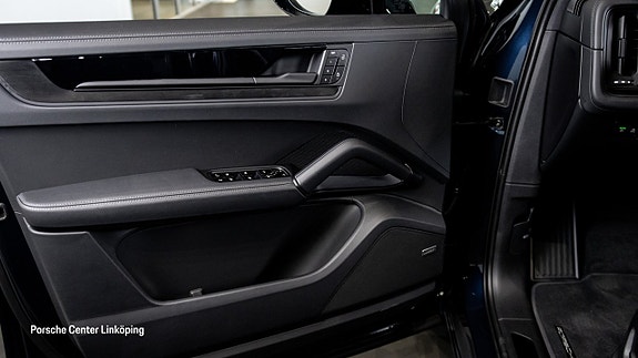 Porsche Cayenne 21 of 25