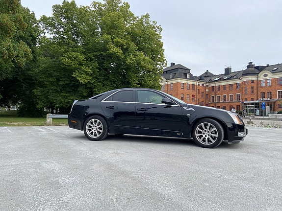 Cadillac CTS 2 of 5