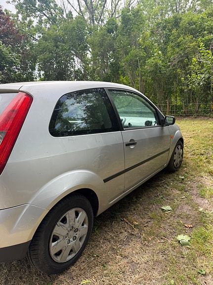 Ford Fiesta 4 of 5
