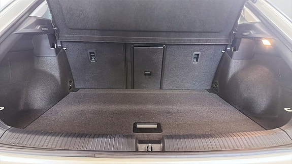 Volkswagen T-Roc 13 of 19