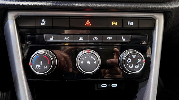 Volkswagen T-Roc 17 of 19