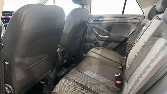 Volkswagen T-Roc 12 of 19