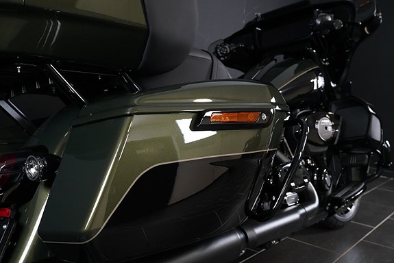 Harley-Davidson FLHXL Street Glide Limited - Black Trim 6 of 13