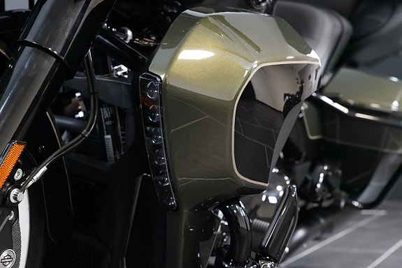 Harley-Davidson FLHXL Street Glide Limited - Black Trim 10 of 13