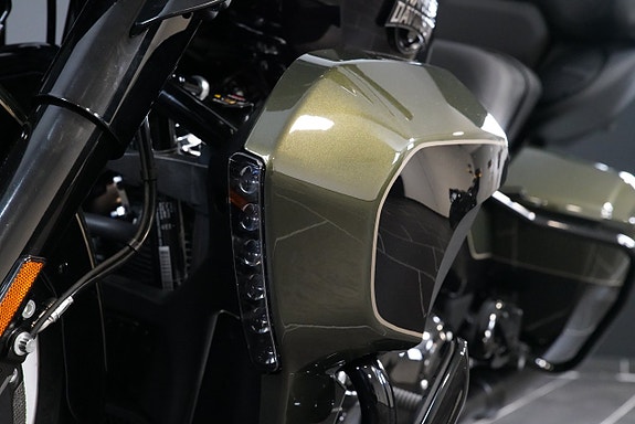 Harley-Davidson FLHXL Street Glide Limited - Black Trim 12 of 13
