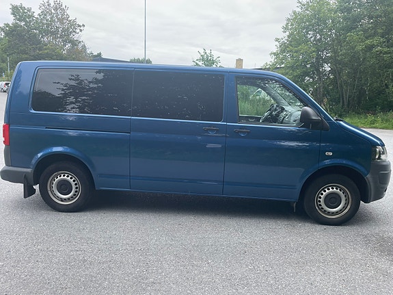 Volkswagen Caravelle 4 of 5