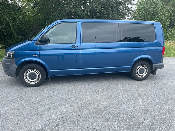 Volkswagen Caravelle 2 of 5
