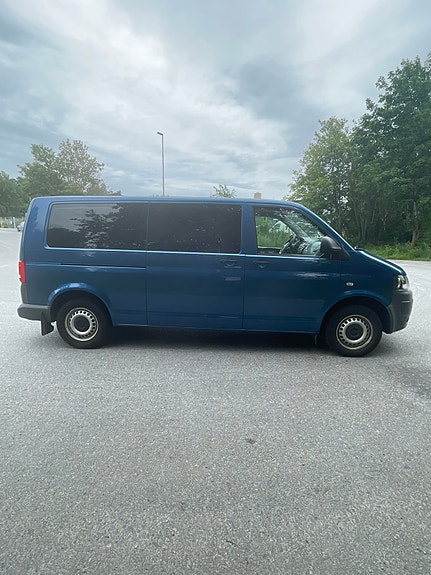 Volkswagen Caravelle 5 of 5