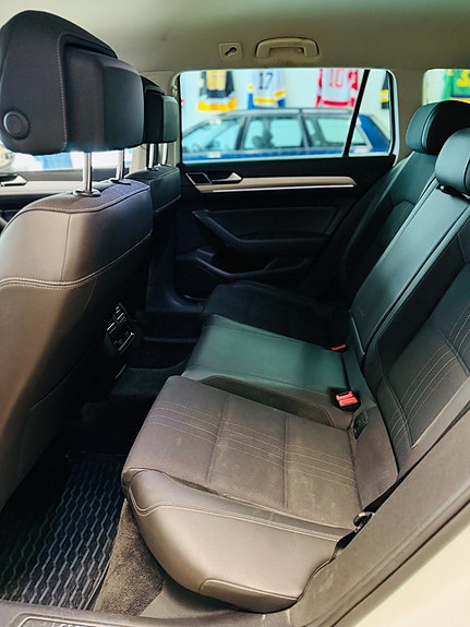 Volkswagen Passat Alltrack 14 of 20