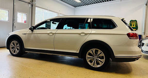 Volkswagen Passat Alltrack 4 of 5