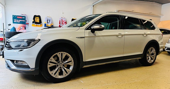 Volkswagen Passat Alltrack 3 of 5