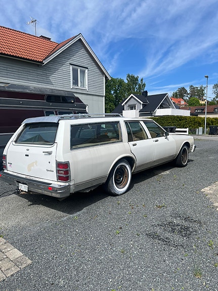 Chevrolet Caprice 3 of 5