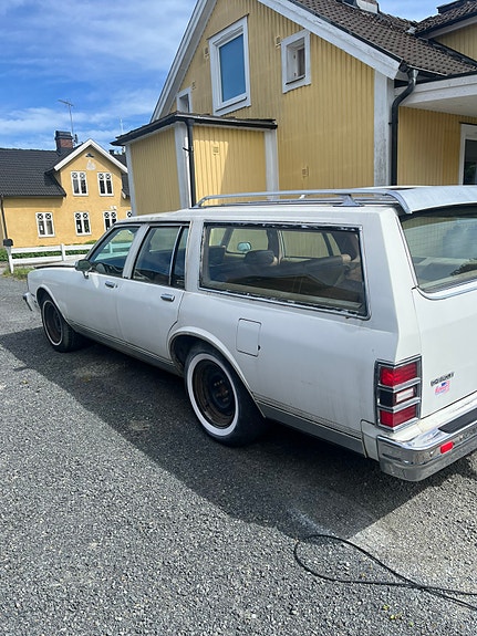 Chevrolet Caprice 2 of 5