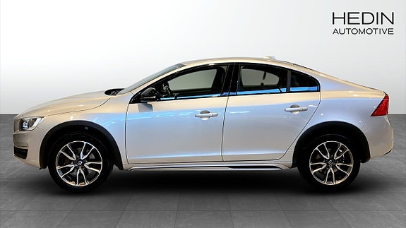 Volvo S60 Cross Country 6 of 12