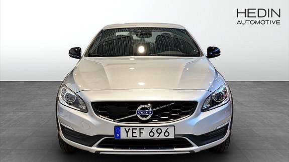 Volvo S60 Cross Country 8 of 12