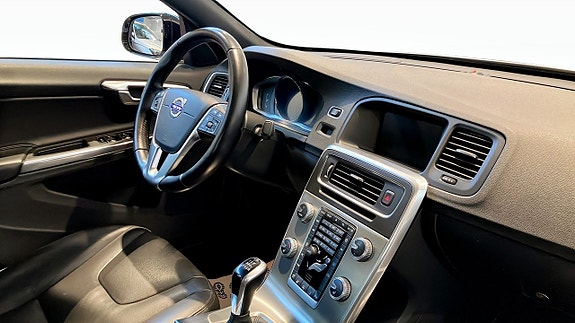 Volvo S60 Cross Country 4 of 12