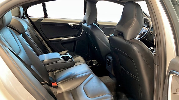 Volvo S60 Cross Country 5 of 12