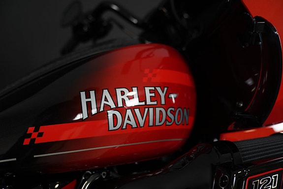 Harley-Davidson FLTRXSTSE CVO Road Glide ST 15 of 18