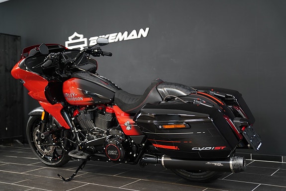 Harley-Davidson FLTRXSTSE CVO Road Glide ST 5 of 18