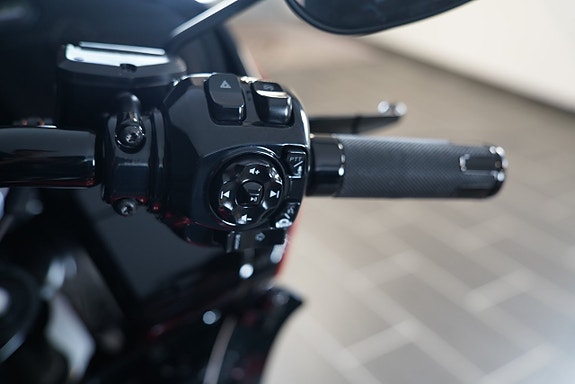 Harley-Davidson FLTRXSTSE CVO Road Glide ST 18 of 18