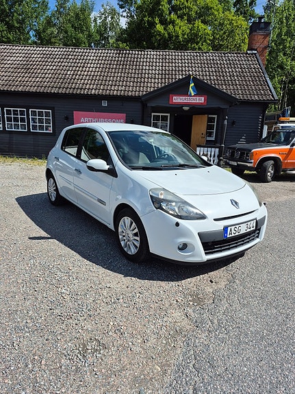 Renault Clio 2 of 5