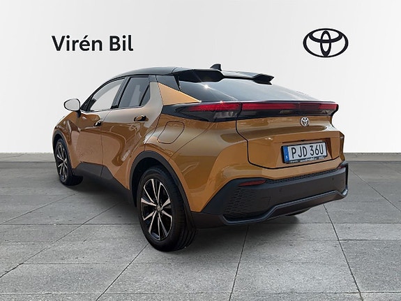 Toyota C-HR 2 of 5