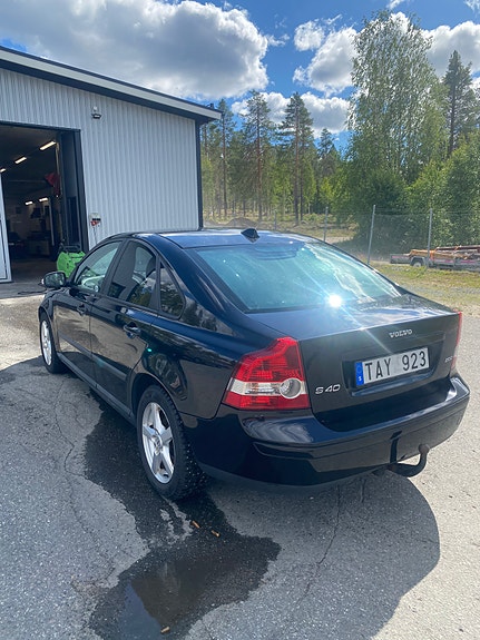 Volvo S40 2 of 5
