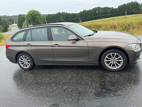 BMW 318d 4 of 16