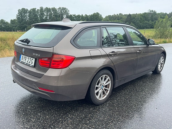 BMW 318d 5 of 16