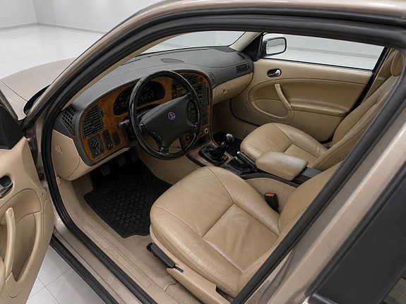 Saab 9-5 6 of 6