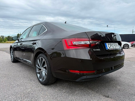 Skoda Superb 2 of 5
