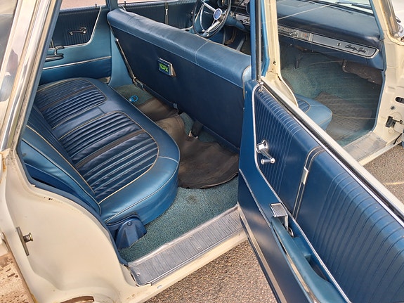 Ford V8 9 of 15