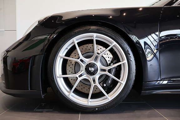 Porsche 911 GT3 4 of 5