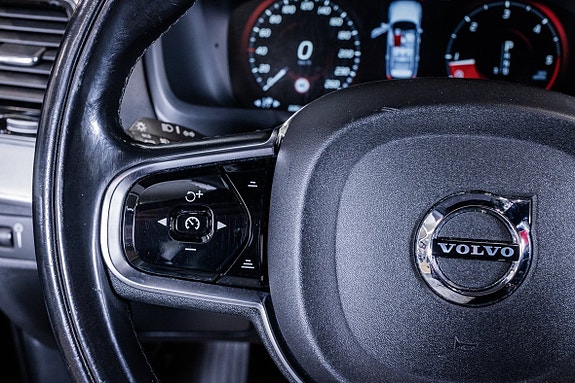 Volvo XC90 18 of 20