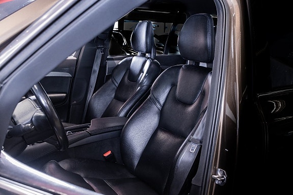 Volvo XC90 14 of 20