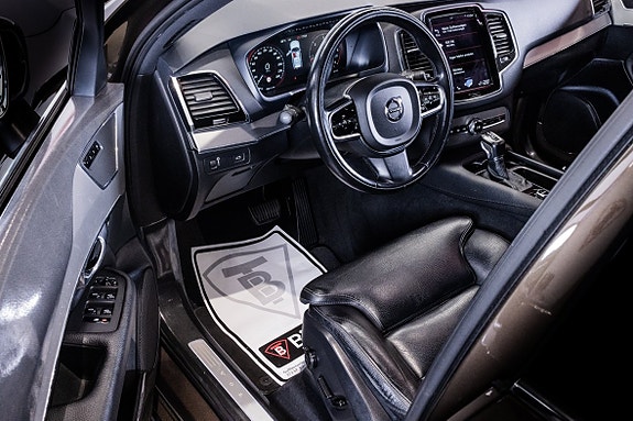 Volvo XC90 12 of 20