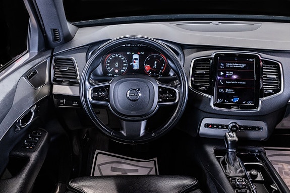 Volvo XC90 16 of 20