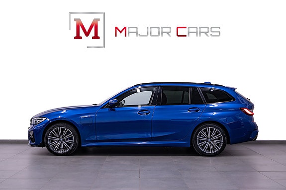 BMW 330e 3 of 5