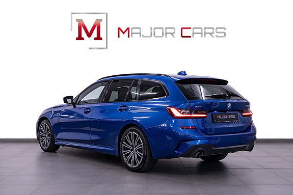 BMW 330e 4 of 5