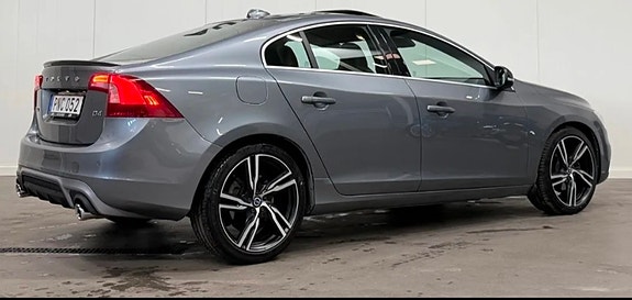 Volvo S60 2 of 5
