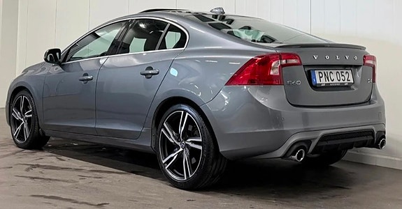 Volvo S60 4 of 5